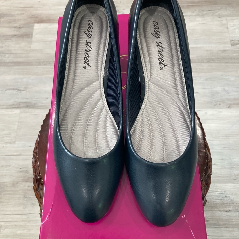 New Easy Street Fabulous Pumps